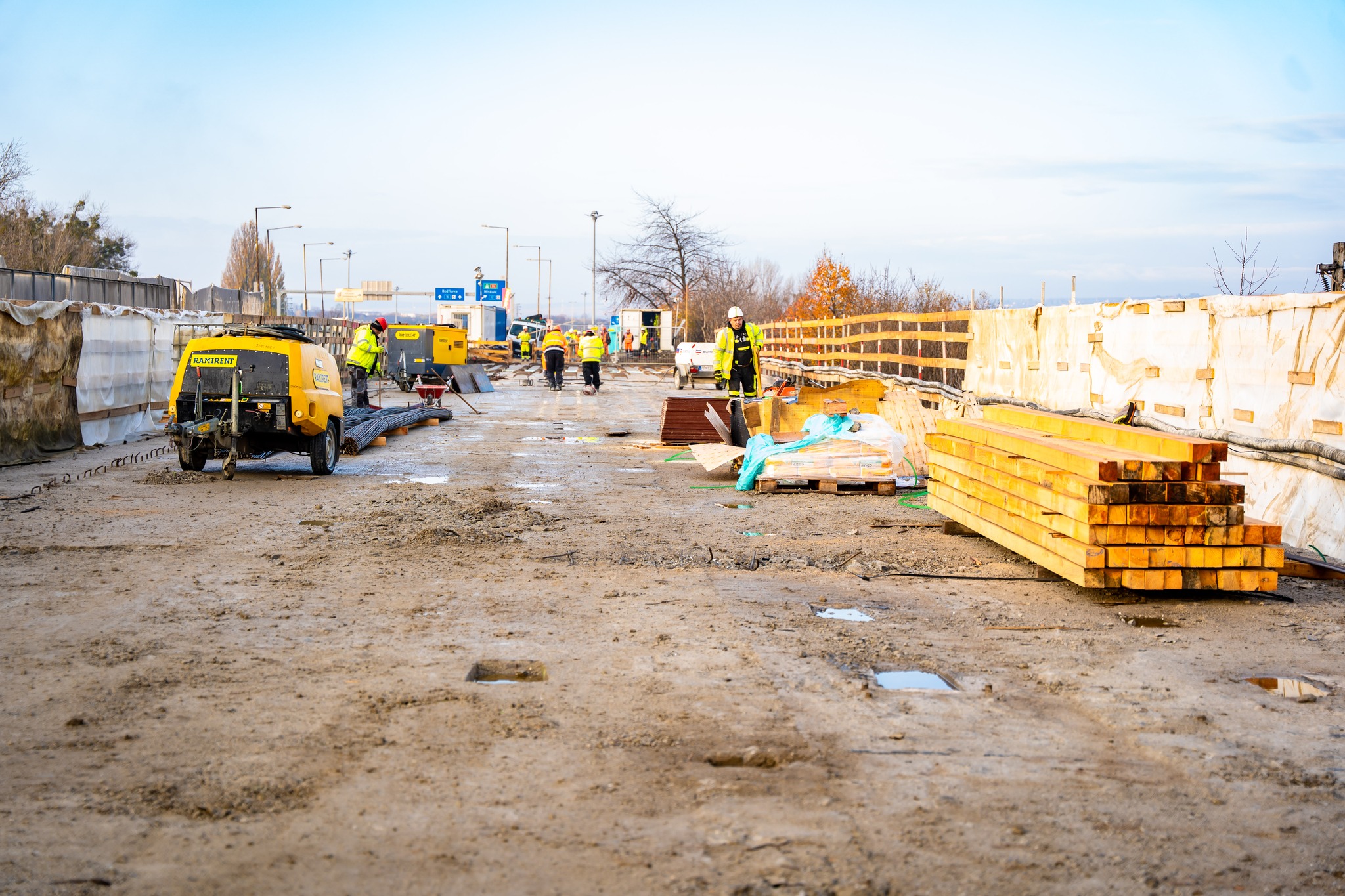 Stavebné práce na modernizácii električkovej trate v úseku od mosta VSS po obratisko Važecká sa začali v polovici júla.