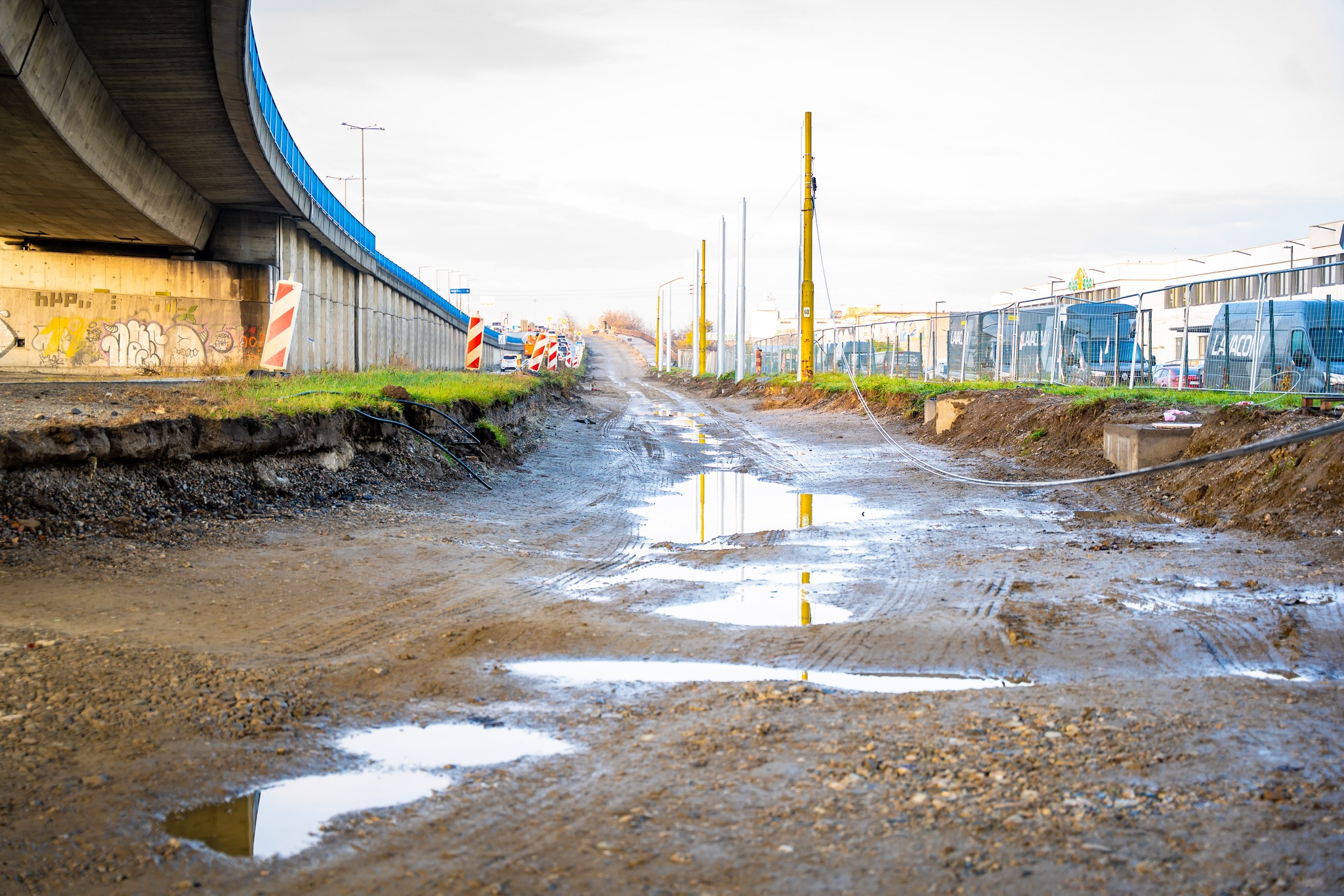 Stavebné práce na modernizácii električkovej trate v úseku od mosta VSS po obratisko Važecká sa začali v polovici júla.