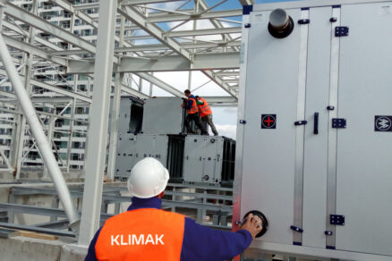 Montáž vzduchotechnického systému technikmi KLIMAK v administratívnej budove