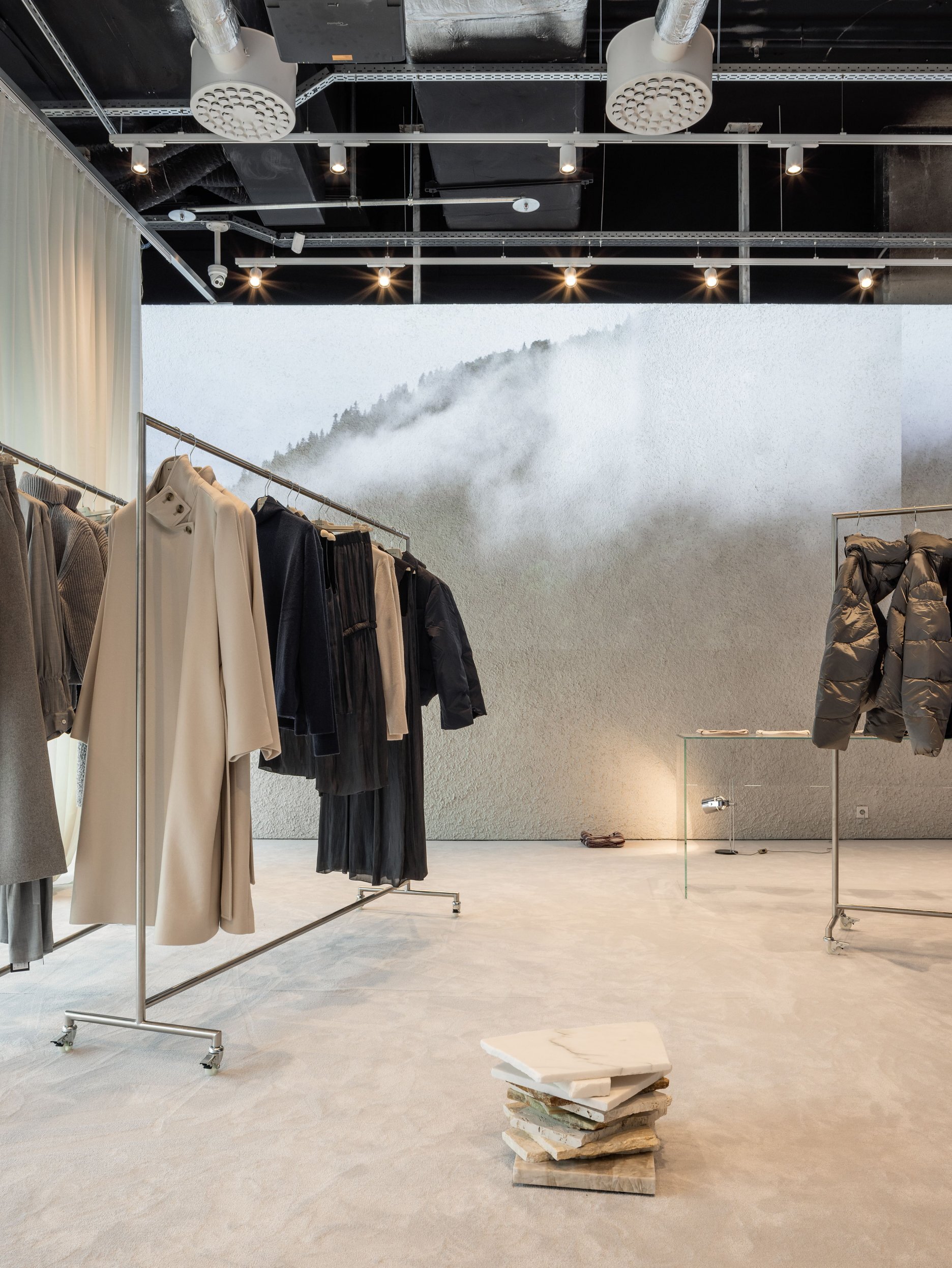 Vlajková loď značky NEHERA v bratislavskej Eurovei