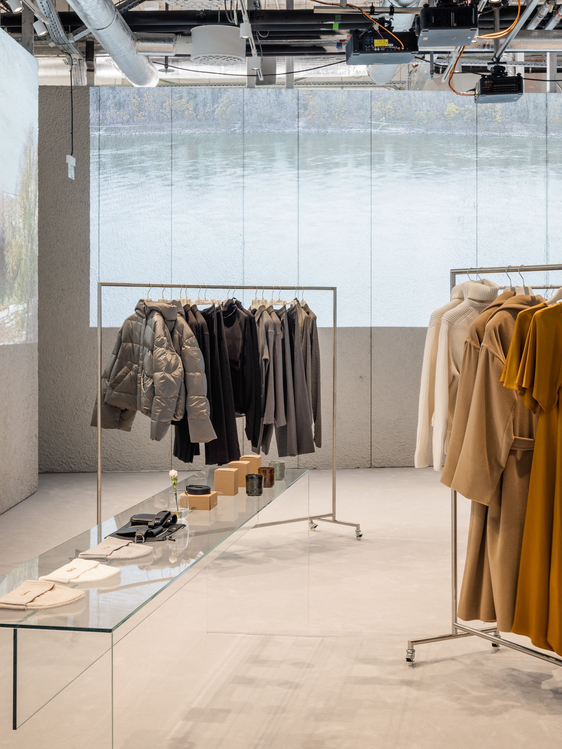 Vlajková loď značky NEHERA v bratislavskej Eurovei