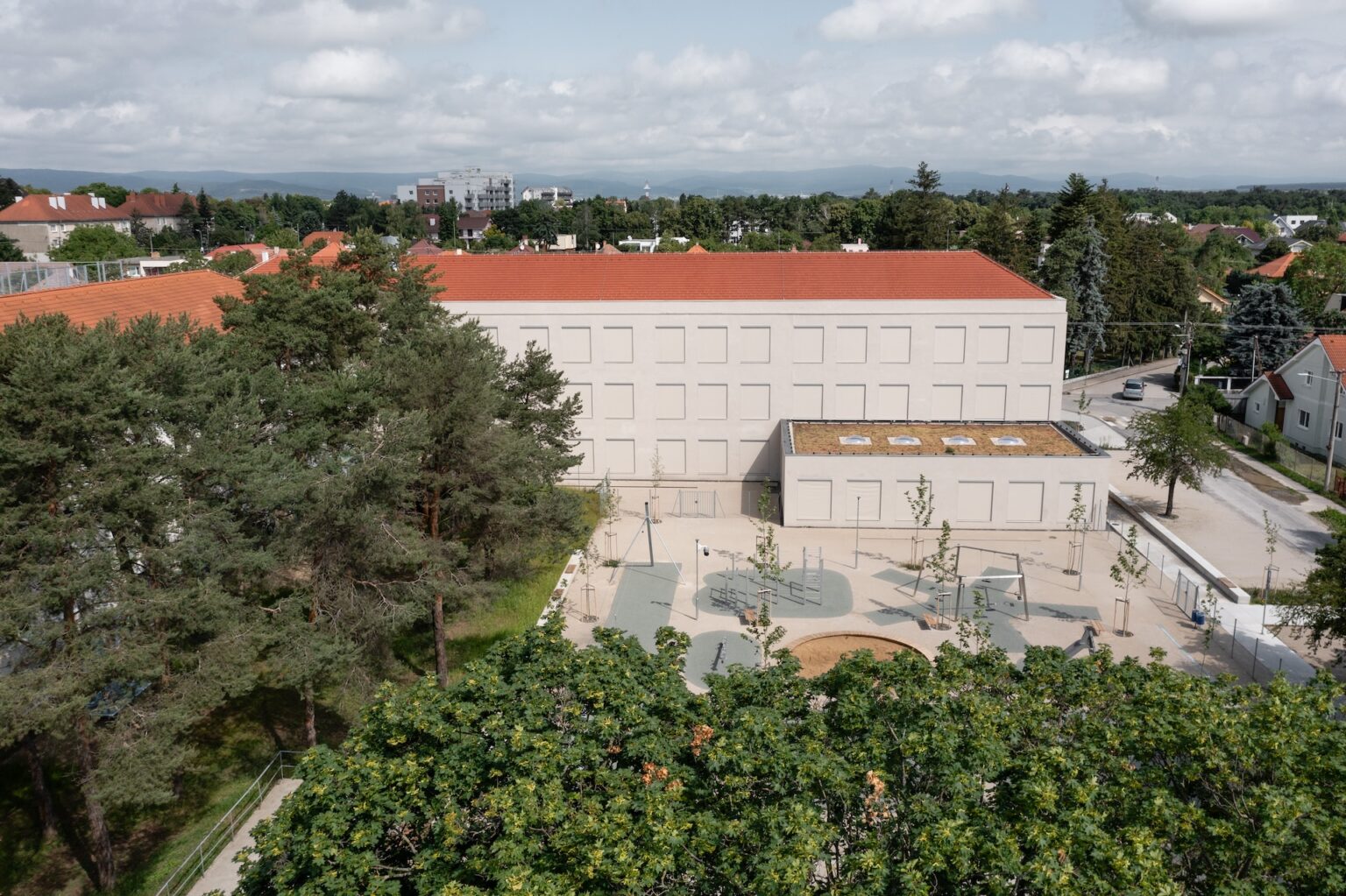 Dostavba základnej školy prekonáva štandardy najväčšej obce na Slovensku. 