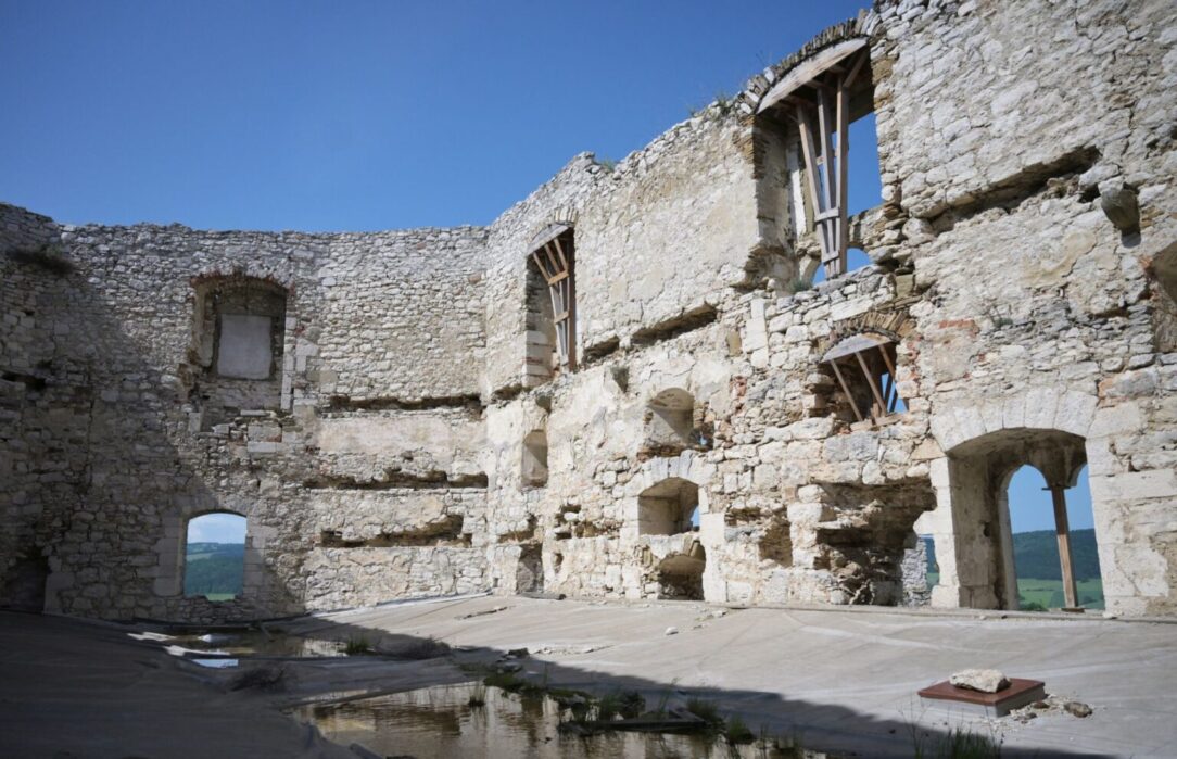 spissky hrad palac 1536x990