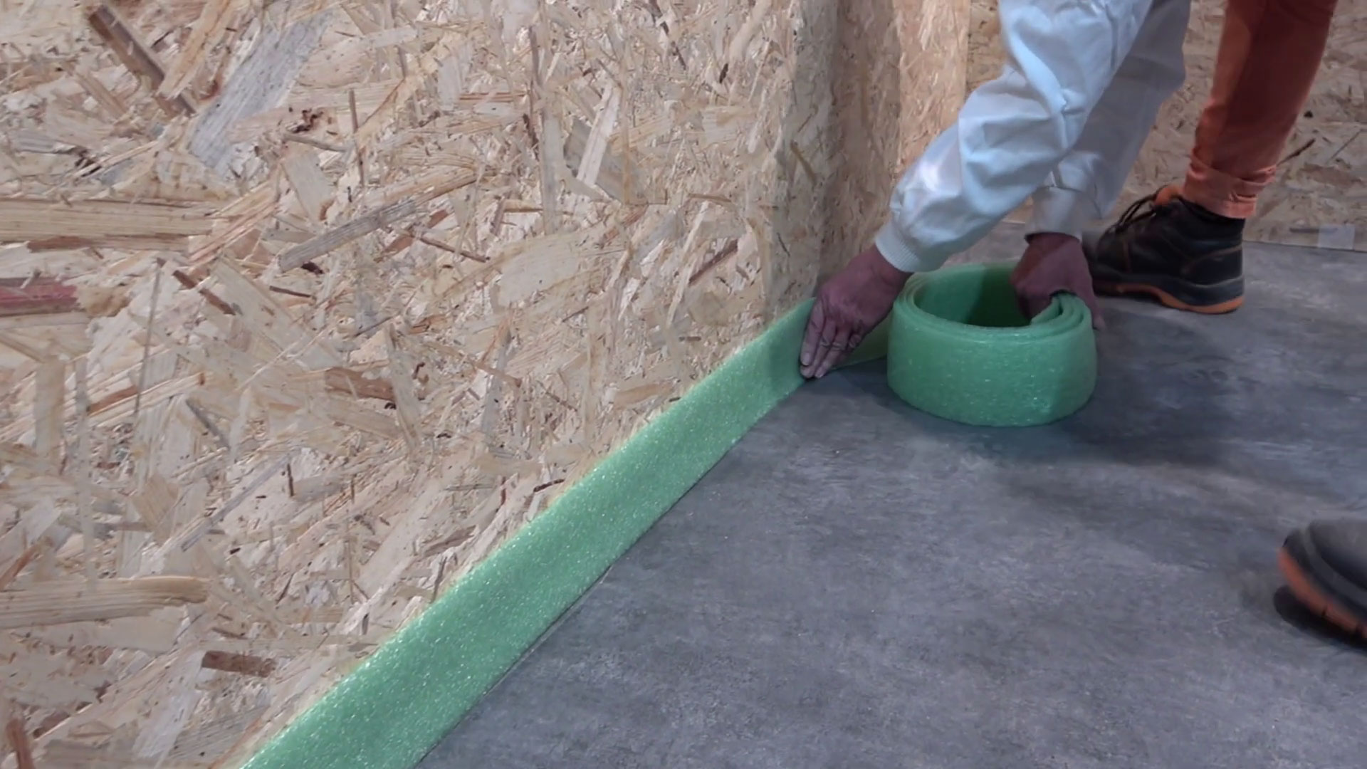 Hrubá stavba v detaile: Aplikácia samorozlievacieho poteru Hrubá stavba v detaile: Aplikácia samorozlievacieho poteru