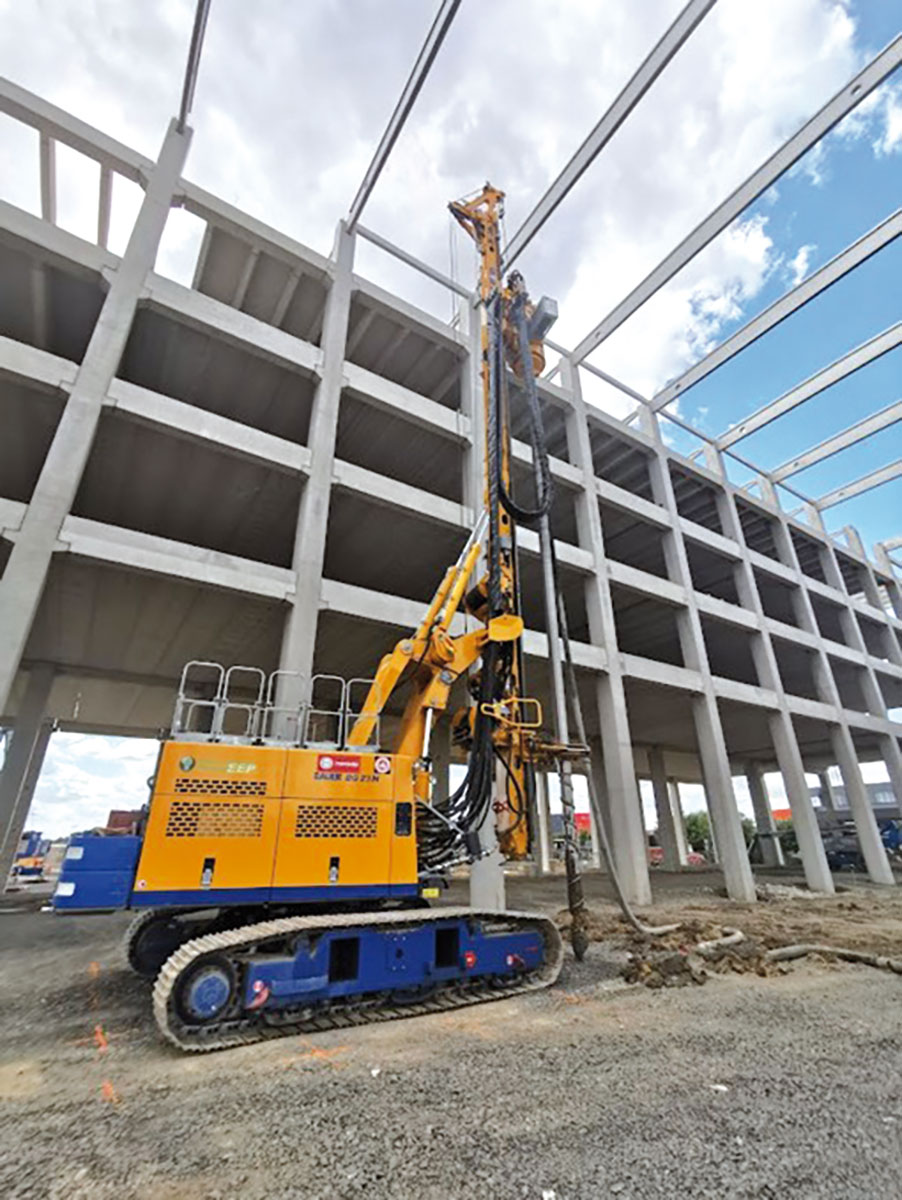 Obr. 3 Realizácia pilierov CMC pod halou