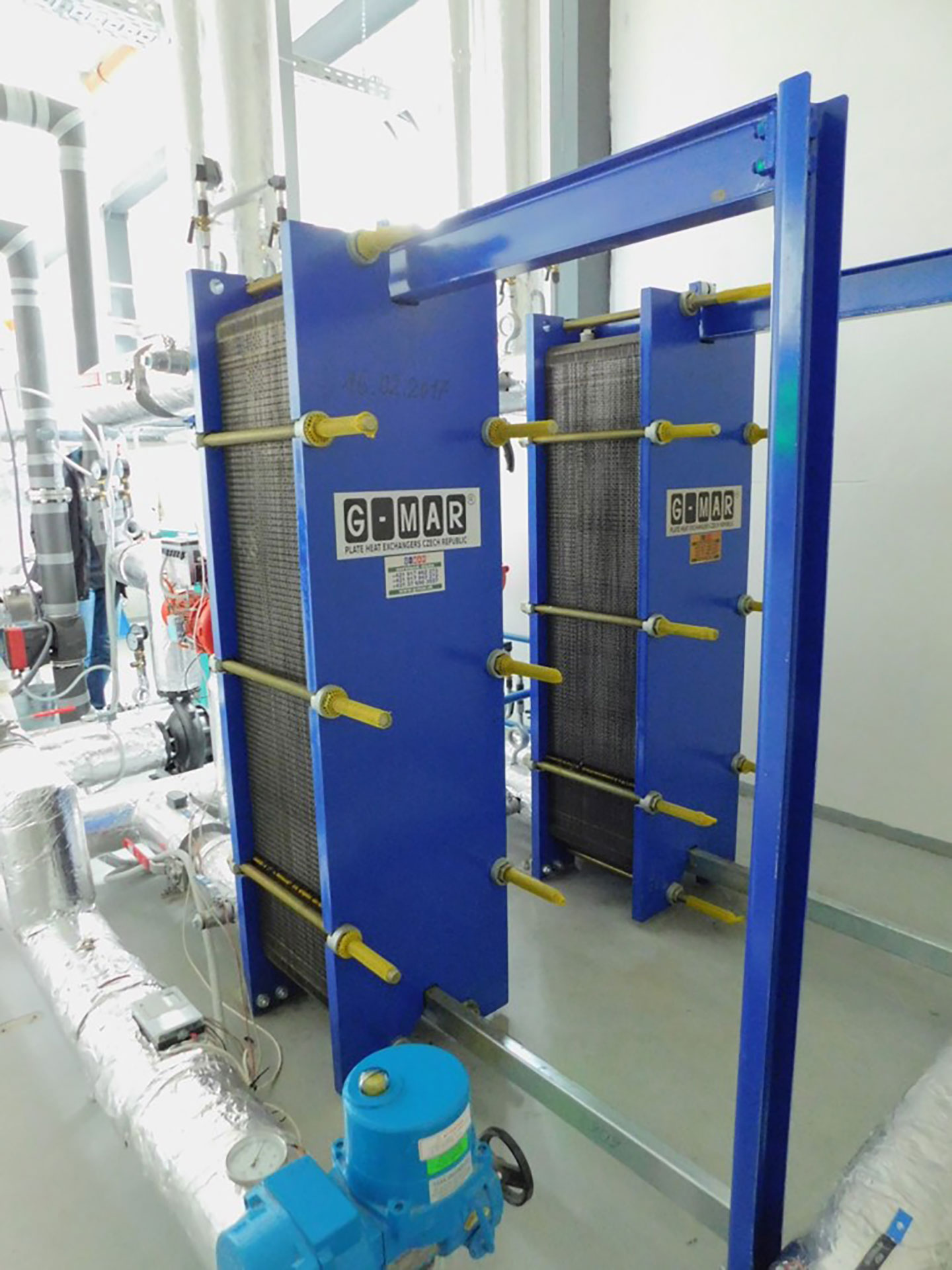 Strojovňa OGES – doskové výmenníky tepla (2 × 1,549 = 3,098 MW)