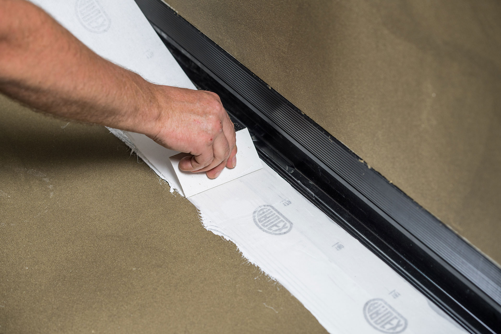 Aplikačný postup: Hydroizolácia sprchovacieho kúta Aplikačný postup: Hydroizolácia sprchovacieho kúta