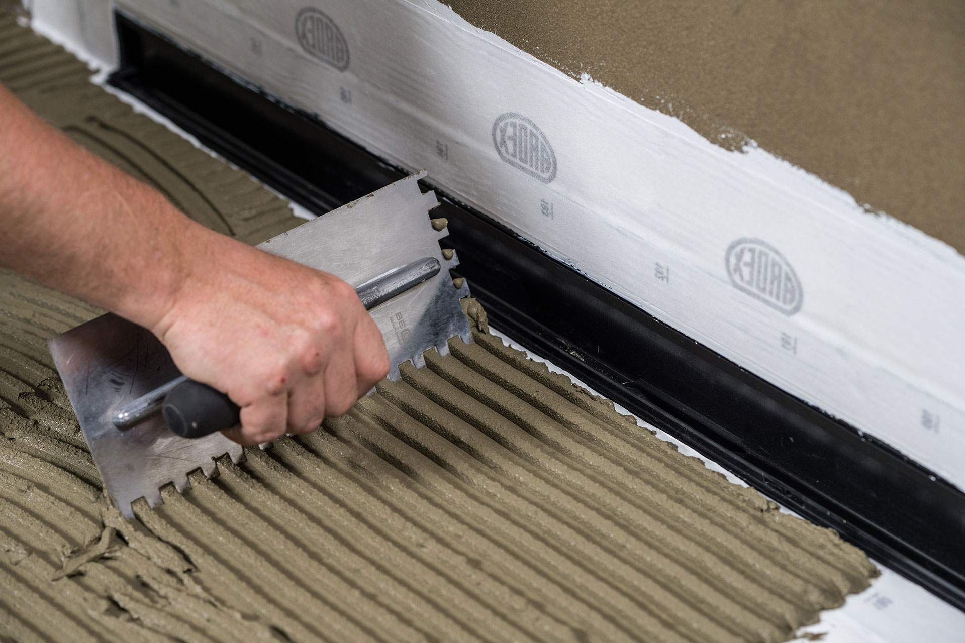 Aplikačný postup: Hydroizolácia sprchovacieho kúta Aplikačný postup: Hydroizolácia sprchovacieho kúta