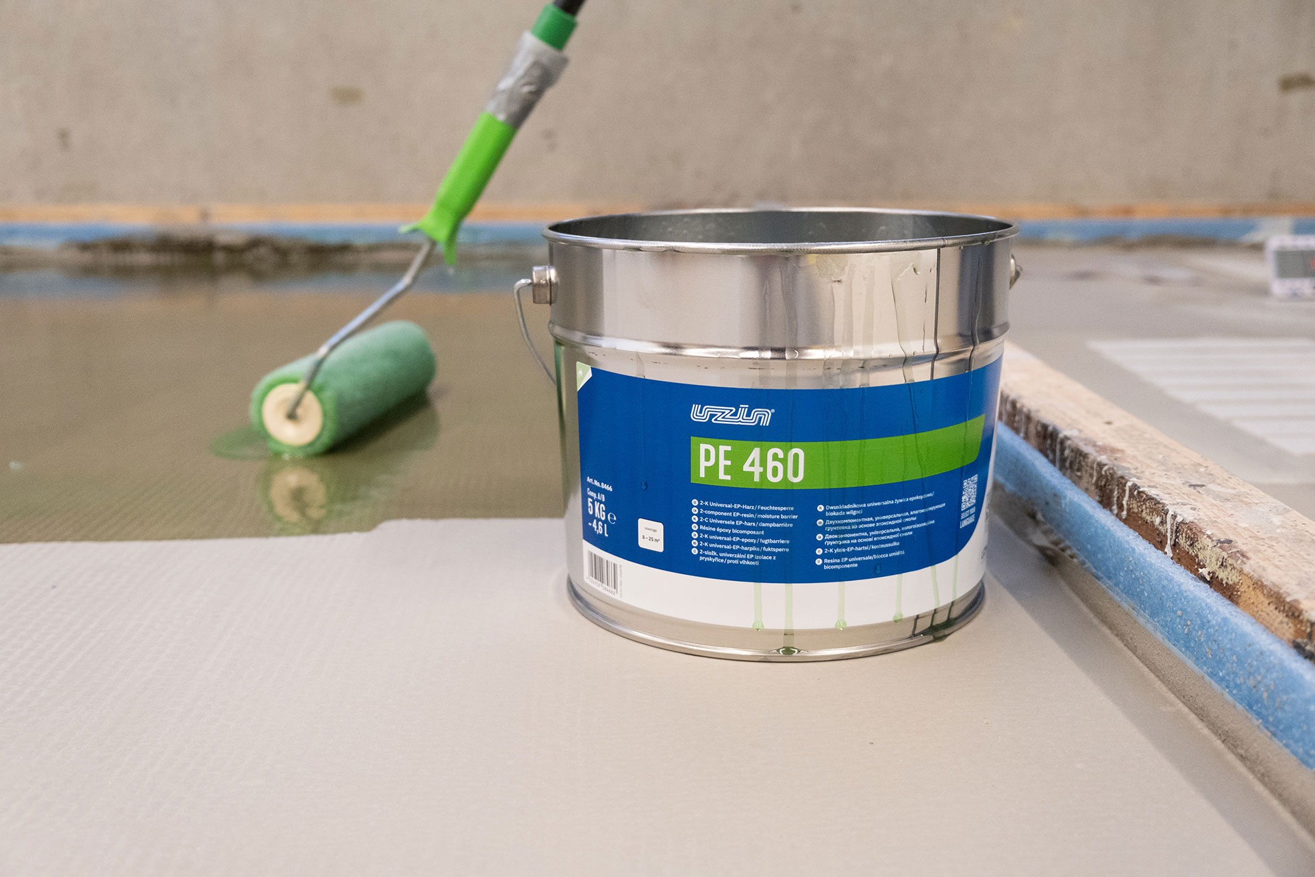 06. Druhá vrstva penetrácie
Ak sa penetrácia aplikuje ako uzatváracia vrstva, je potrebné aplikovať aj druhú vrstvu. Tá sa aplikuje po dosiahnutí pochôdznosti prvej vrstvy (najneskôr po 48 hodinách).