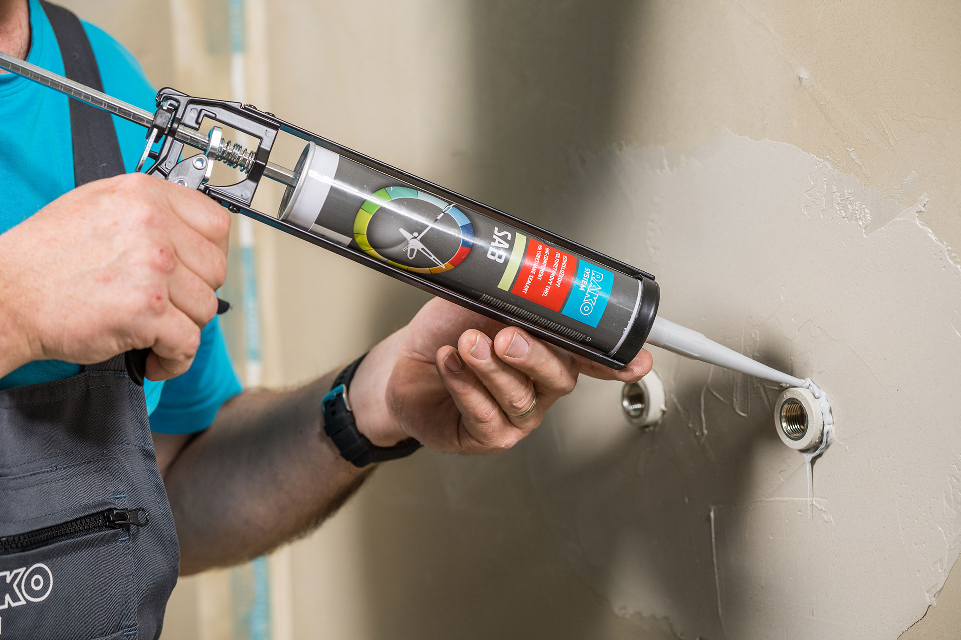 Aplikačný postup: Hydroizolácia sprchovacieho kúta Aplikačný postup: Hydroizolácia sprchovacieho kúta