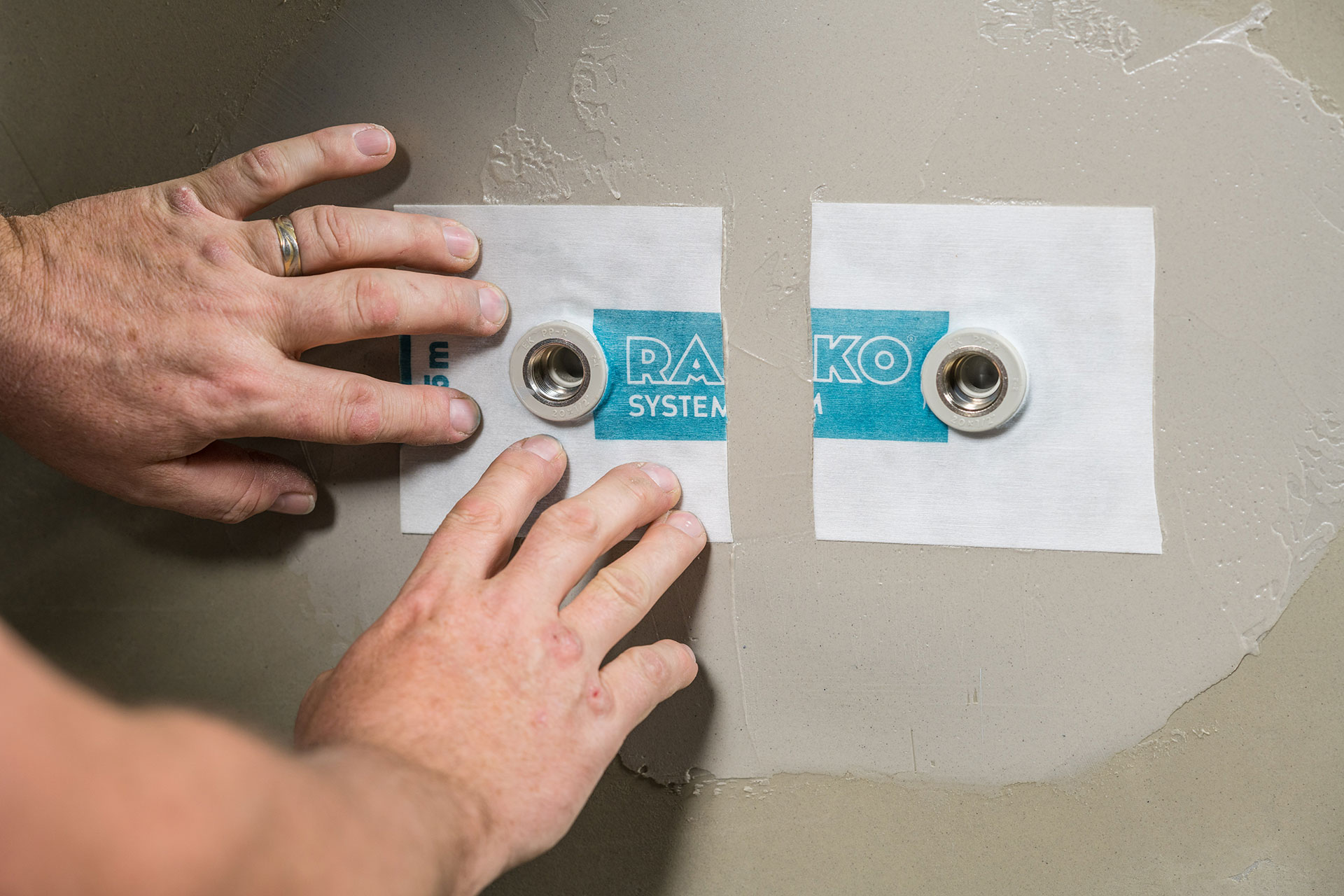 Aplikačný postup: Hydroizolácia sprchovacieho kúta Aplikačný postup: Hydroizolácia sprchovacieho kúta