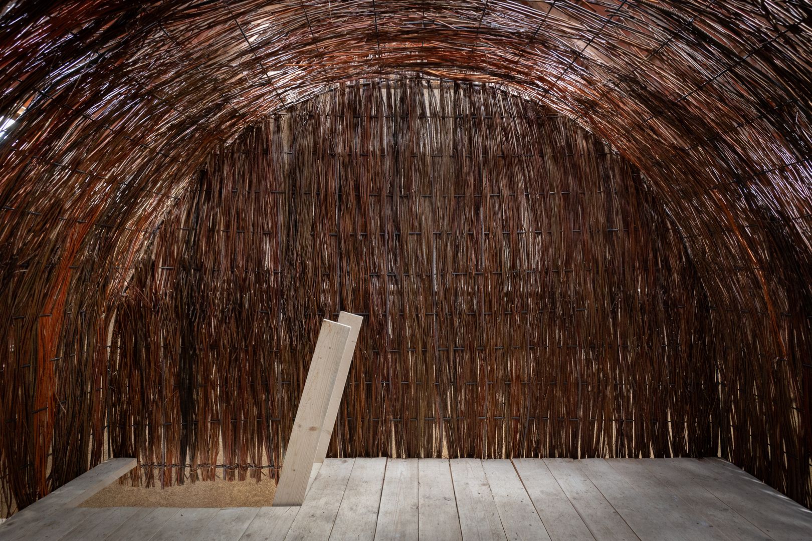 Občianske združenie Pustovňa pre umenie adaptovalo pôvodnú stodolu v obci Hontianske Trsťany.