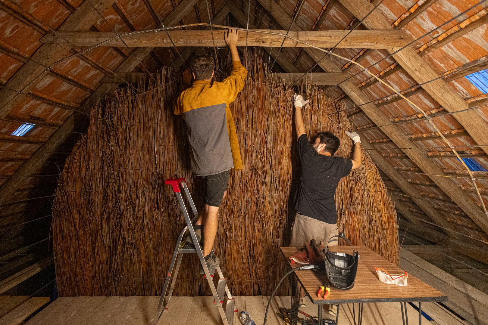 Občianske združenie Pustovňa pre umenie adaptovalo pôvodnú stodolu v obci Hontianske Trsťany.