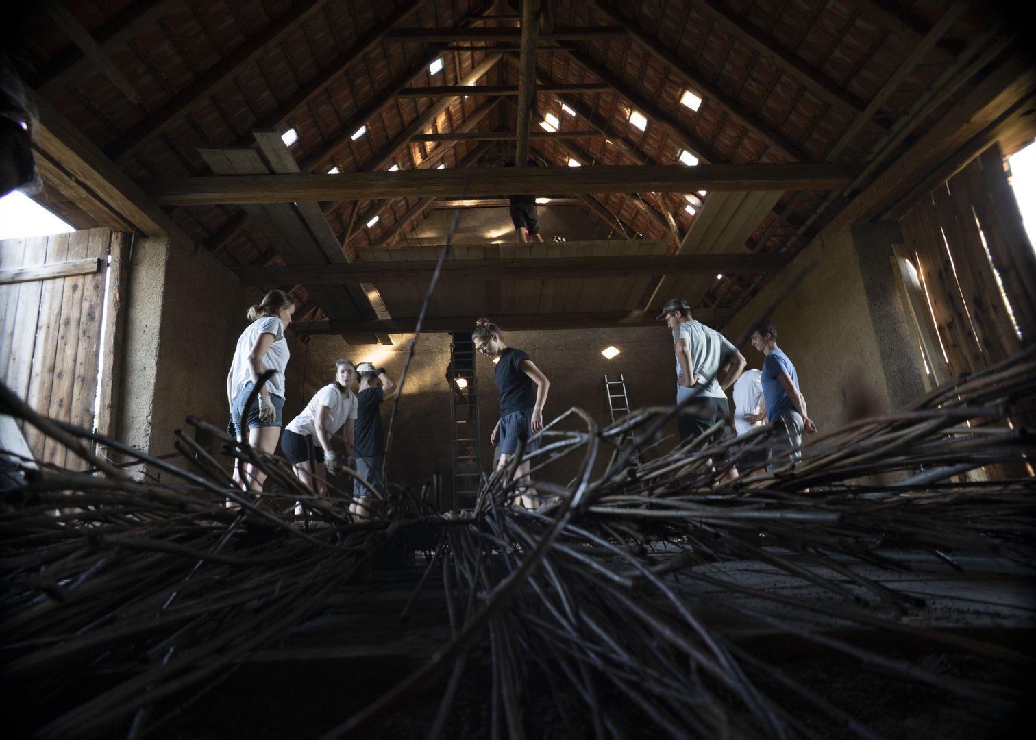 Občianske združenie Pustovňa pre umenie adaptovalo pôvodnú stodolu v obci Hontianske Trsťany.