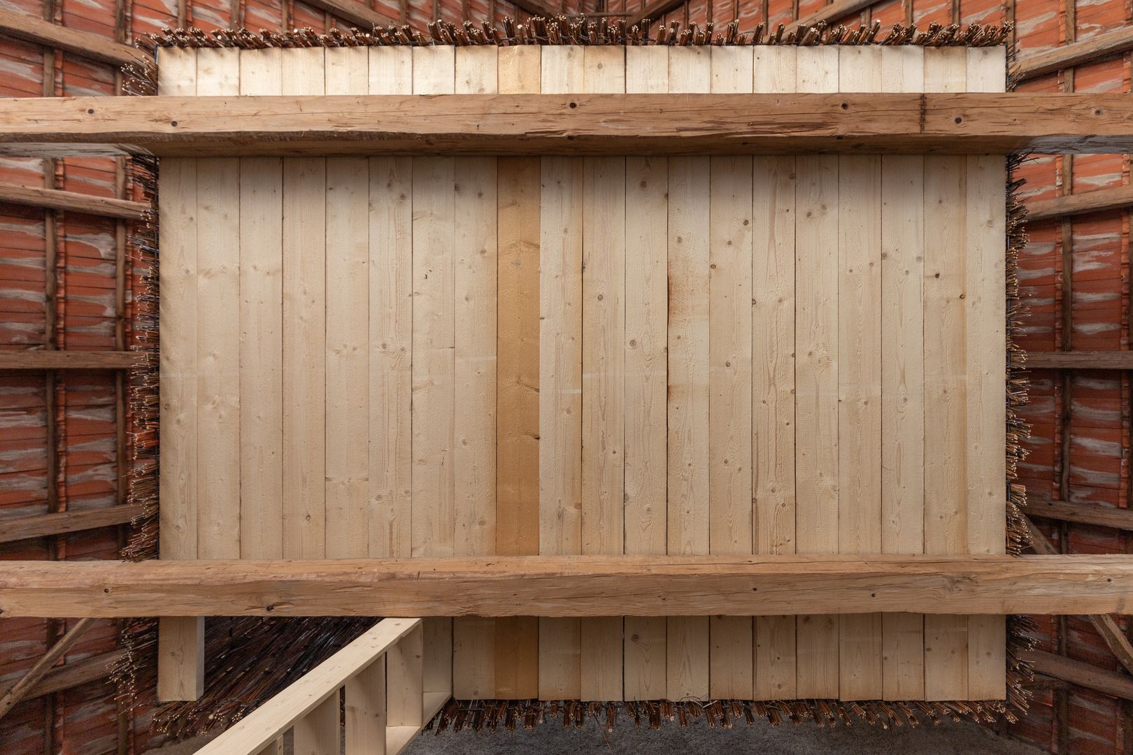 Občianske združenie Pustovňa pre umenie adaptovalo pôvodnú stodolu v obci Hontianske Trsťany.