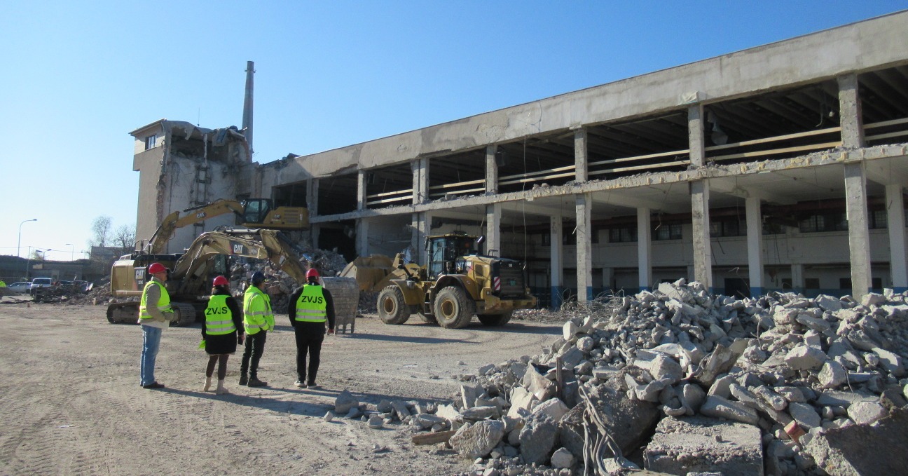 Vzdelávacie centrum sa bude nachádzať v priestoroch bývalej Ústrednej automobilovej opravovne v ústave Leopoldov.