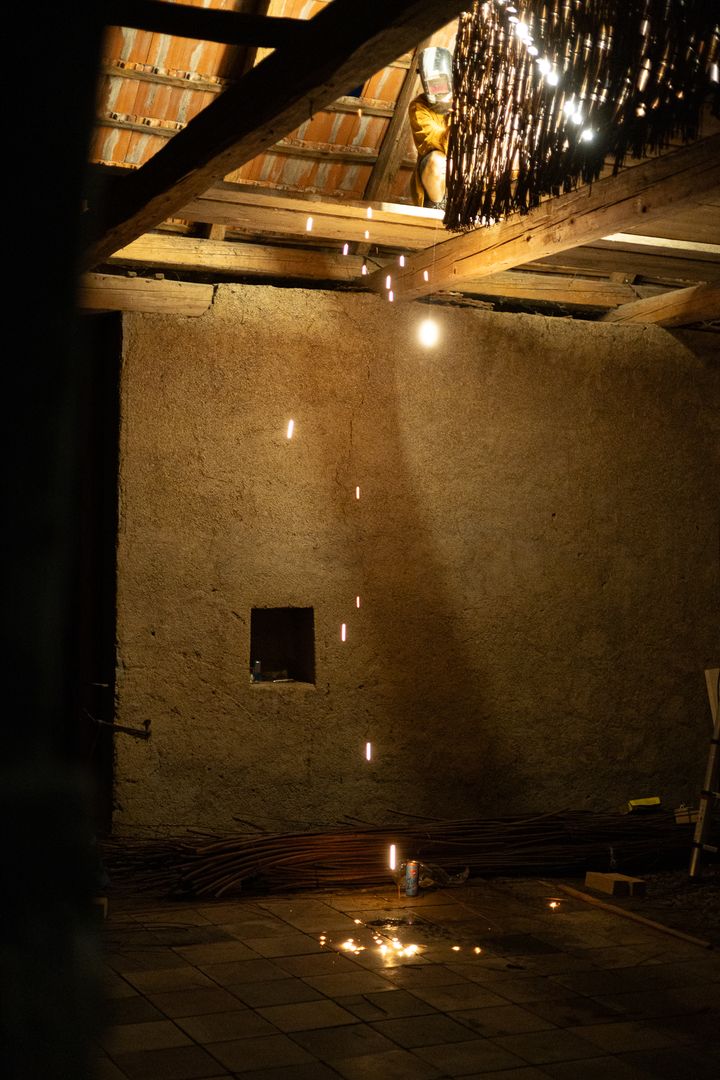 Občianske združenie Pustovňa pre umenie adaptovalo pôvodnú stodolu v obci Hontianske Trsťany.