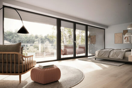 Spálňa s celopresklenou stenou a kompozitnými rámami