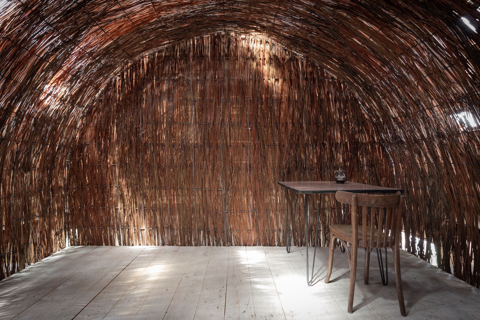 Občianske združenie Pustovňa pre umenie adaptovalo pôvodnú stodolu v obci Hontianske Trsťany.