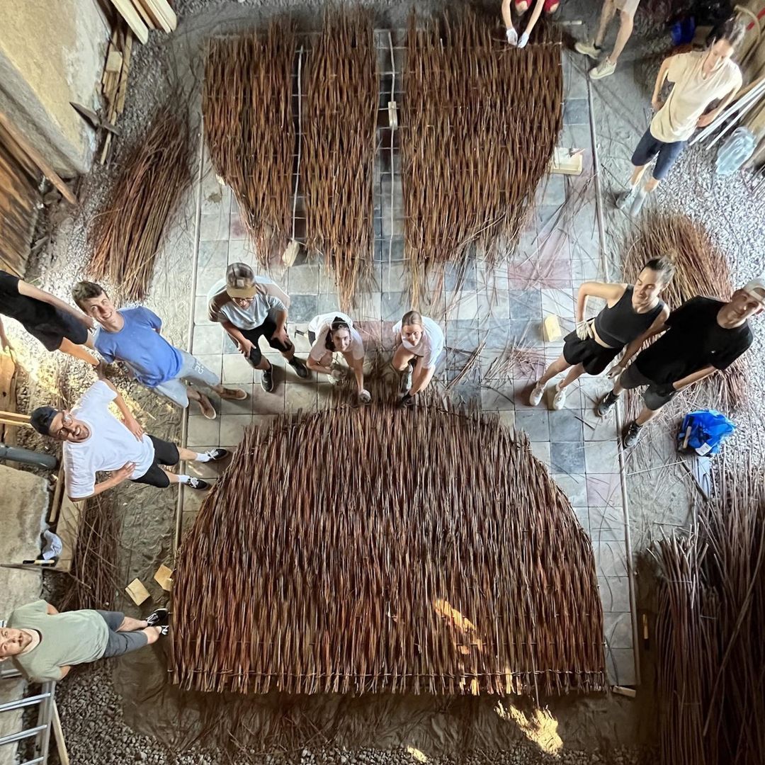 Občianske združenie Pustovňa pre umenie adaptovalo pôvodnú stodolu v obci Hontianske Trsťany.