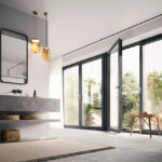 Kúpeľňa s presklenými dverami z kompozitných profilov