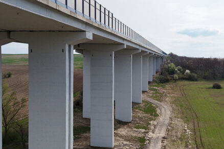 Detailný pohľad na opory mosta Lehota po dokončenej reprofilácii železobetónu