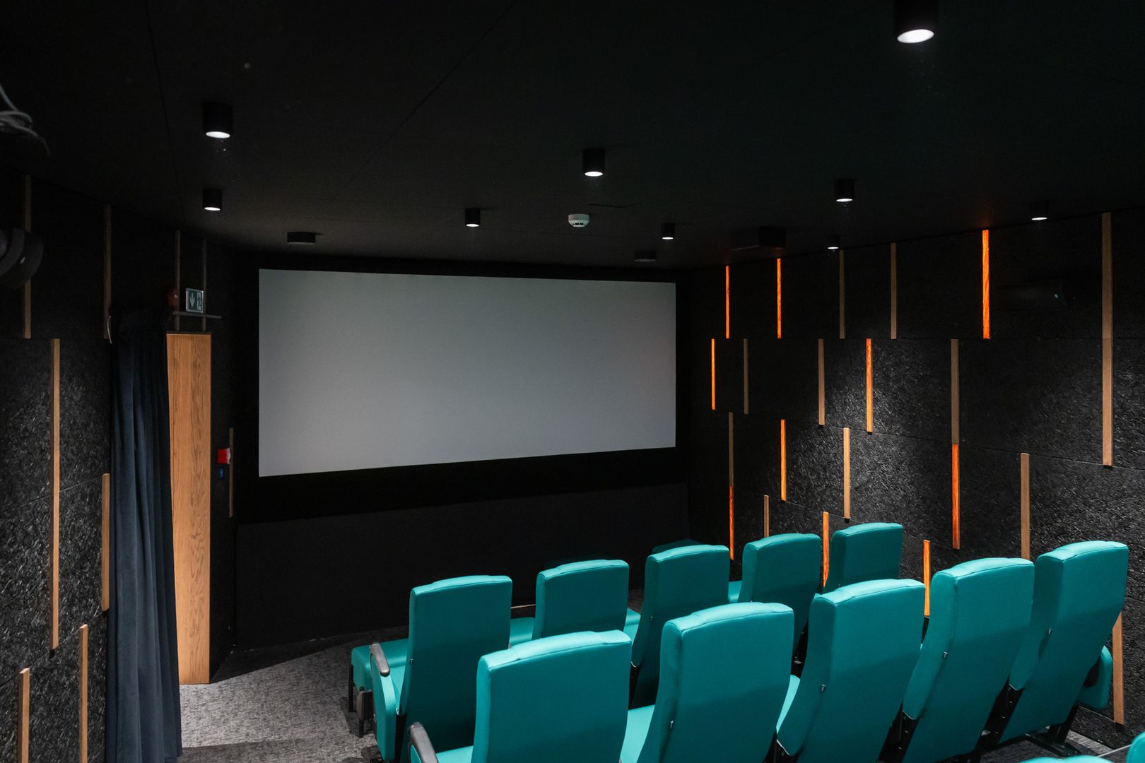 Koncept a názov nadväzuje na úspešný pražský Edison Filmhub.