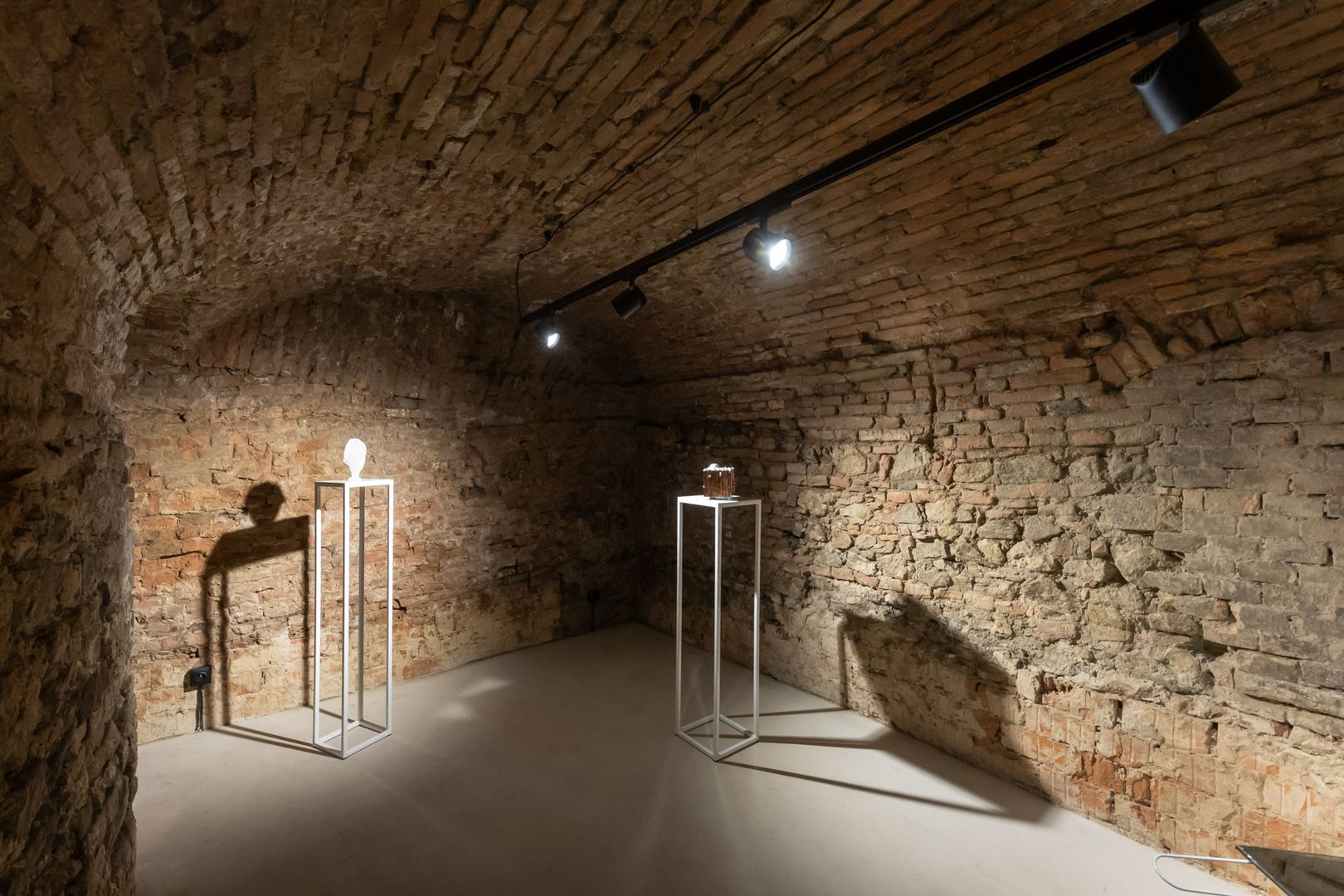 Koncept a názov nadväzuje na úspešný pražský Edison Filmhub.