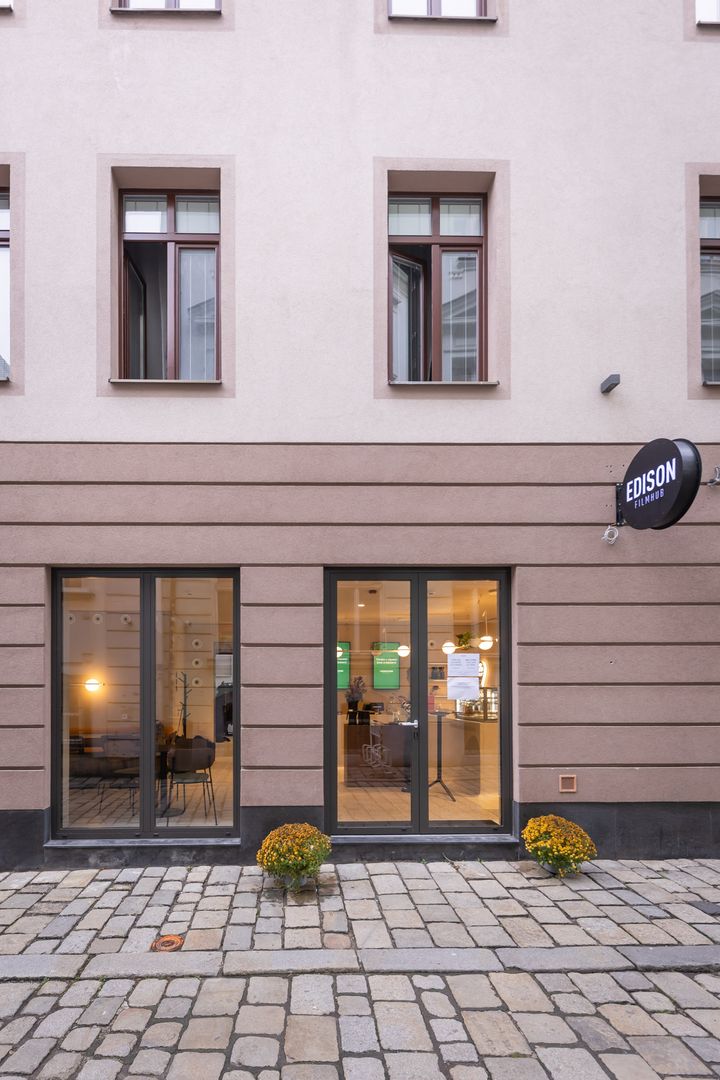 Koncept a názov nadväzuje na úspešný pražský Edison Filmhub.