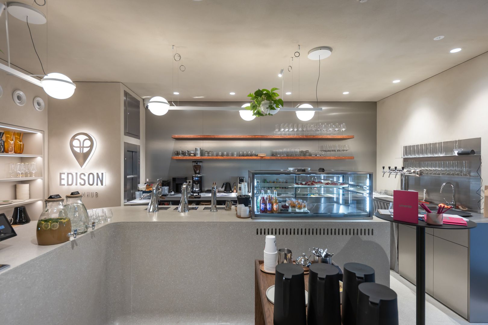 Koncept a názov nadväzuje na úspešný pražský Edison Filmhub.