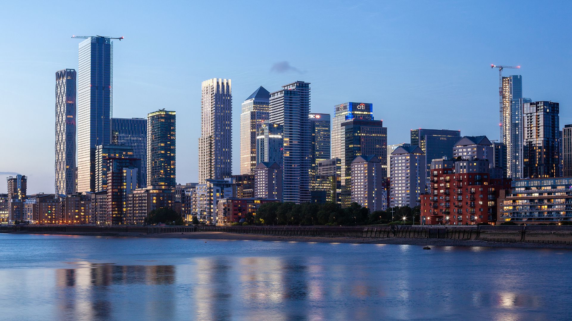 Cuba Street je 52-poschodová rezidenčná veža so 434 bytmi v bývalých dokoch Canary Wharf v Londýne Cuba Street je 52-poschodová rezidenčná veža so 434 bytmi v bývalých dokoch Canary Wharf v Londýne