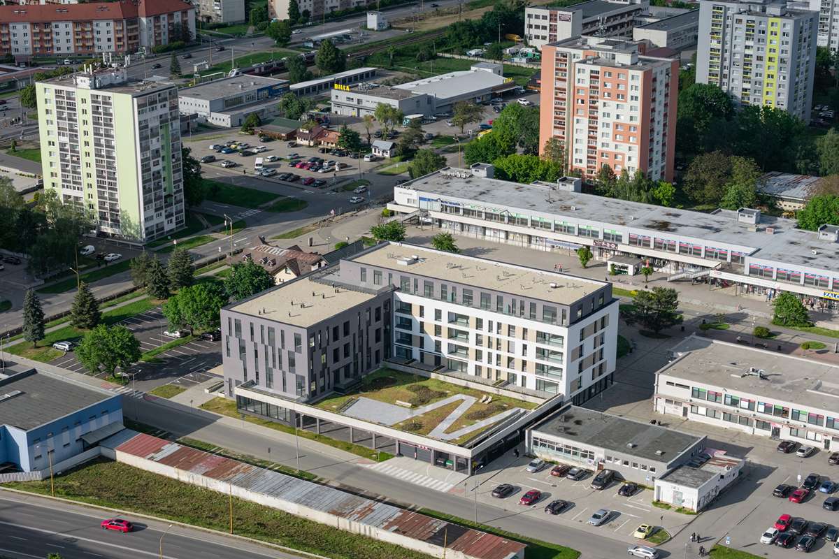 Bytový dom disponuje okrem aktívneho parteru ešte ďalšími piatimi nadzemnými podlažiami.