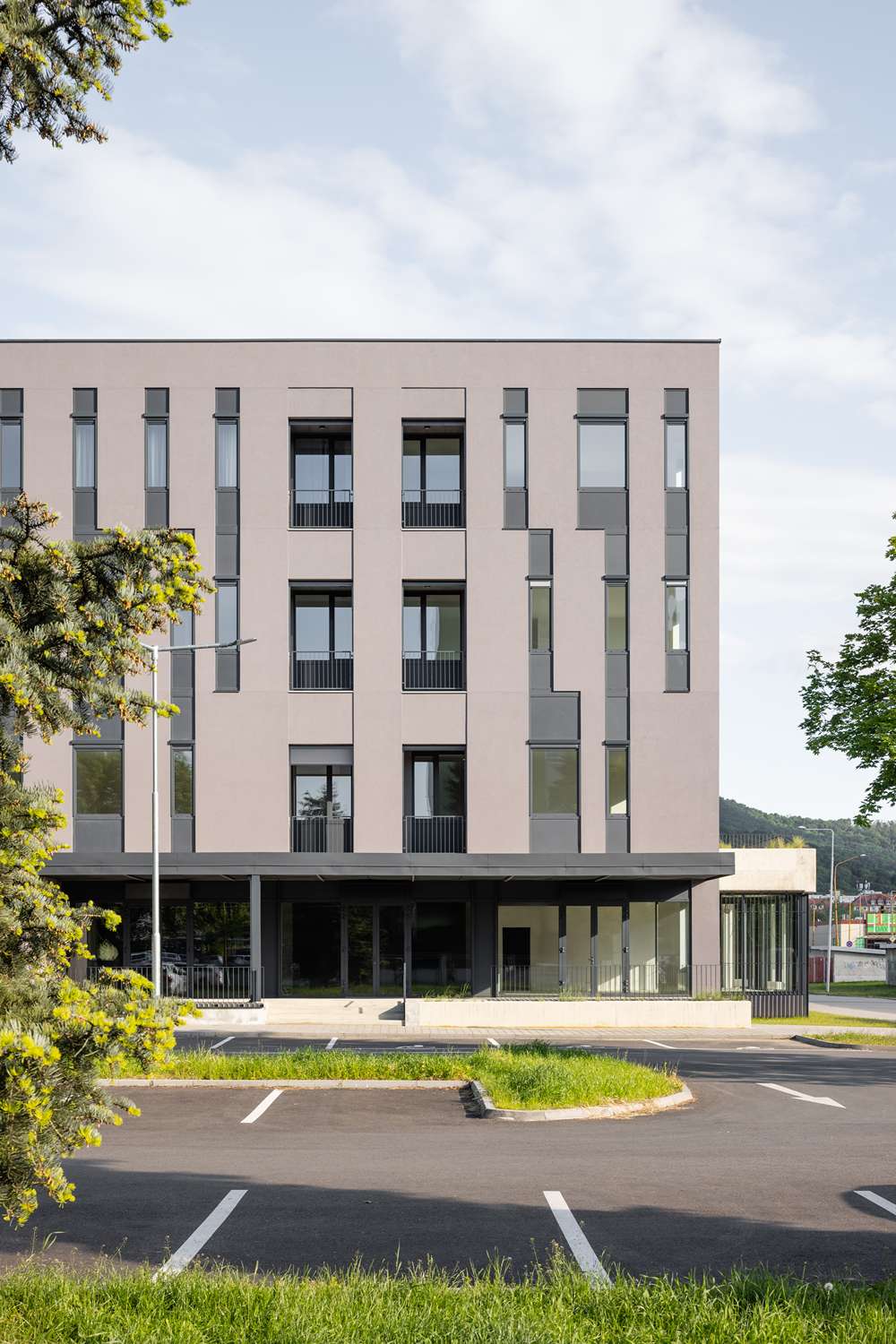 Okrem bývania projekt prináša do srdca Humenného aj nového obchodné priestory.