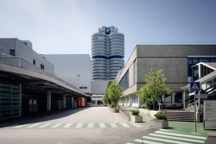 Celkový pohľad na centrálu BMW a výstavné centrum BMW Welt v Mníchove
