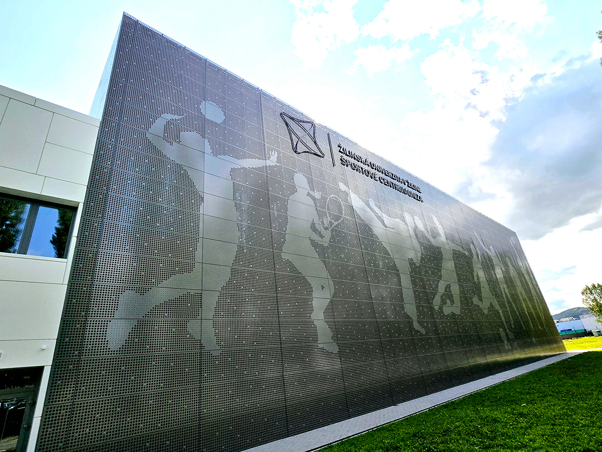 Perforovaná obrazová faśada AVG