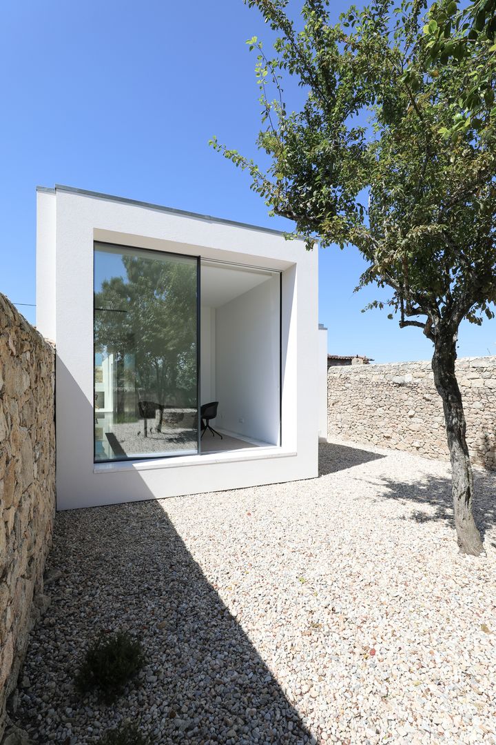 Rekonštrukcia domu na ateliér