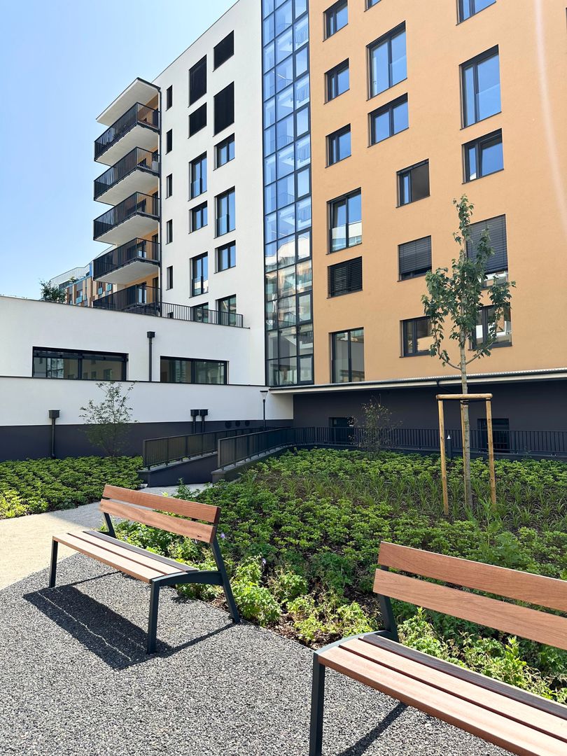 green atrium (3) green atrium (3)