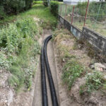 Obr. 5 Ukážka z realizácie etap) vo flexibilnom prevedení NRG FibreFlex d160 (pravý obrázok), ulica Továrenská v Zlatých Moravciach