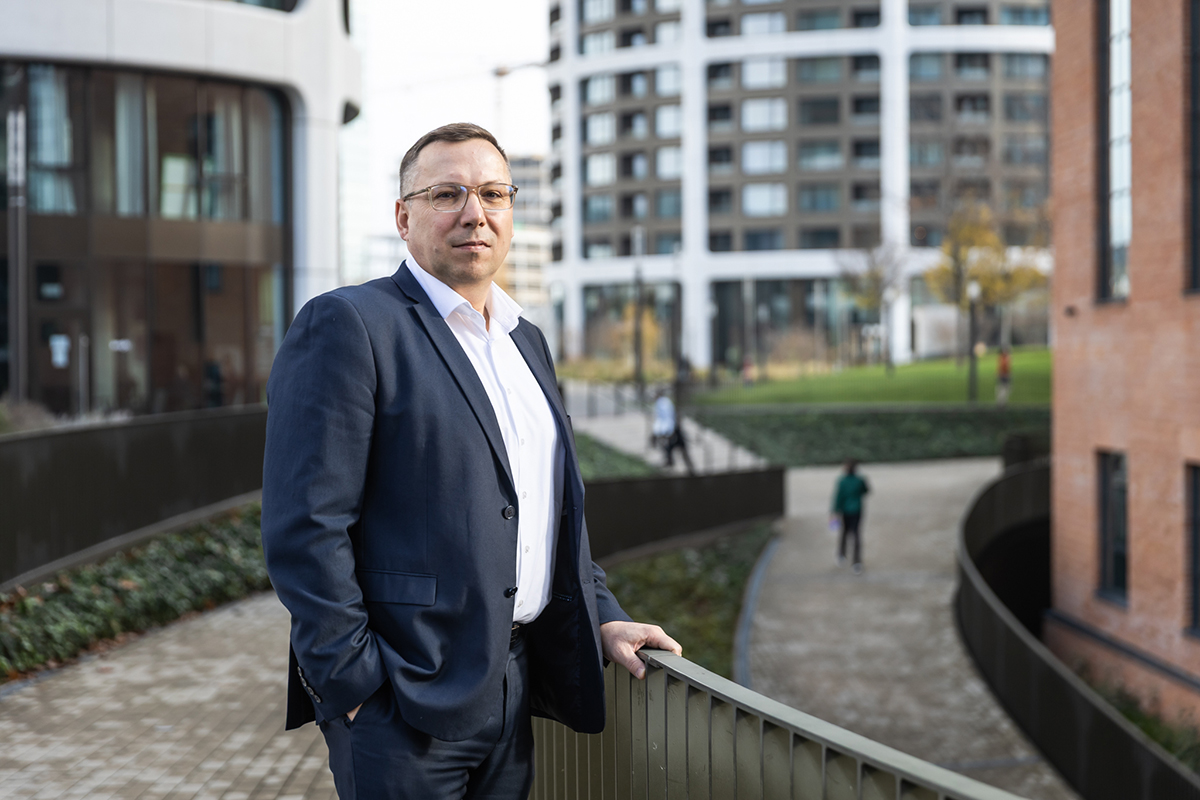 Rastislav Valovič, výkonný riaditeľ Alto Real Estate, v bratislavskom downtowne pri projekte Sky Park