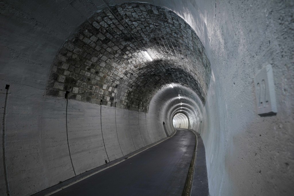 Signifikantným prvkom cyklotrasy je Ožďanský tunel.