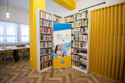 S podporou programu Colorful Communities spoločnosti PPG vznikli v LIKAVA - css na mieste nevyužívaného bufetu priestory tzv. terapeutickej zóny, ktorá reflektuje špecifické potreby klientov centra.