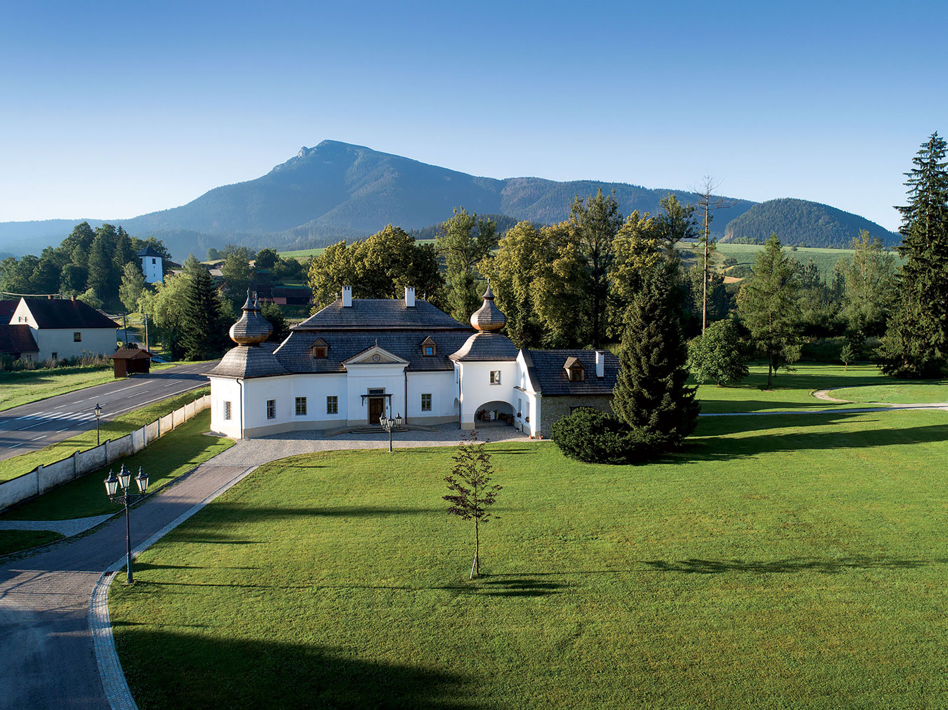 Kaštieľ Kubínyi vo Vyšnom Kubíne patrí medzi unikátne historické pamiatky Slovenska. V posledných rokoch prešiel významnou rekonštrukciou.