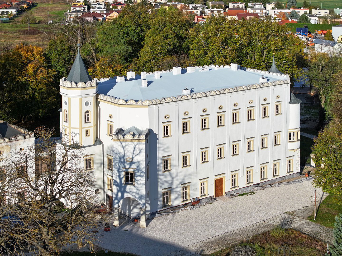 Renesančný kaštieľ v Moravanoch nad Váhom. Budovu sa podarilo kvalitne sanovať a obnoviť.