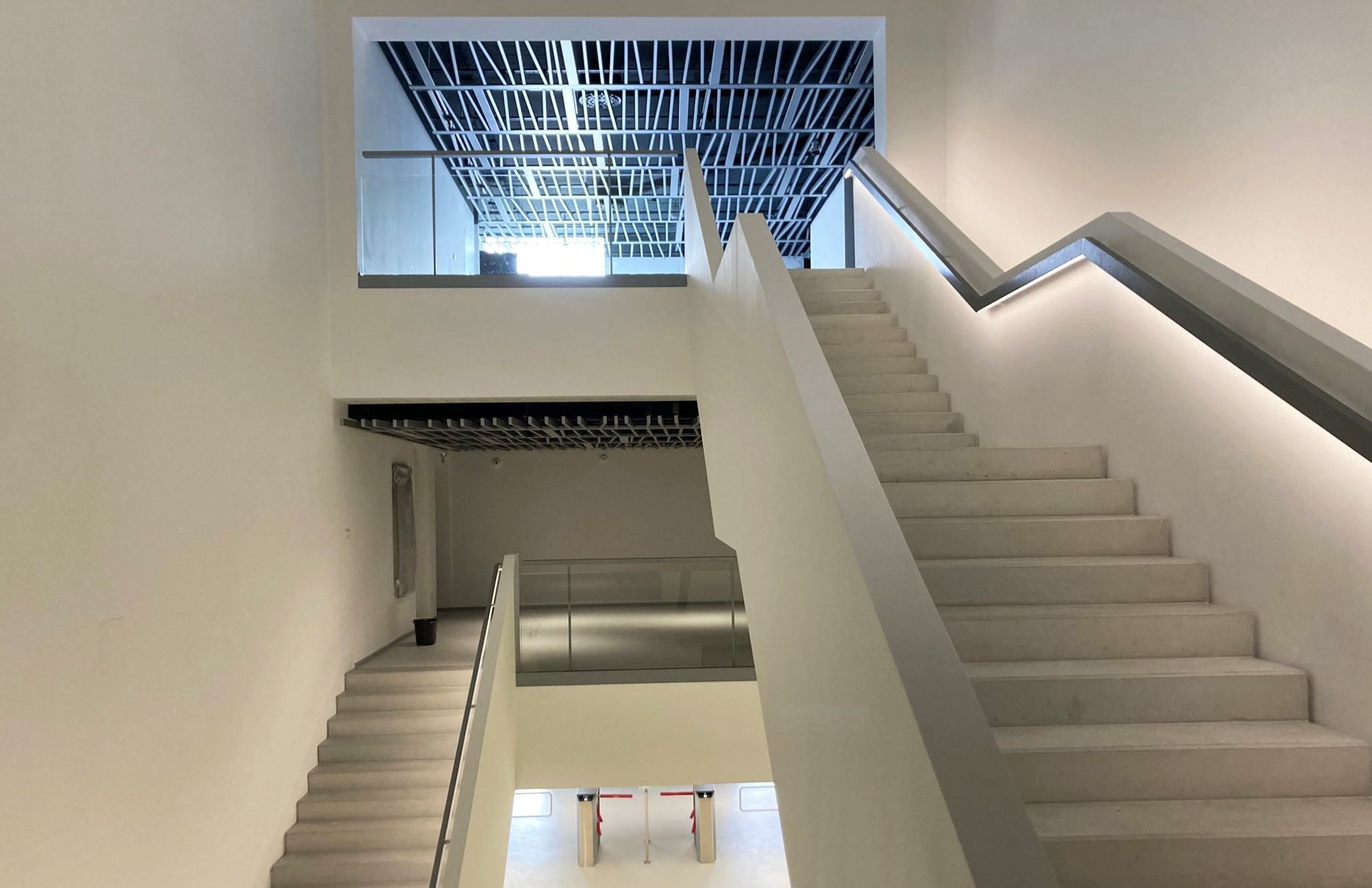 Múzeum moderného umenia Andyho Warhola, Medzilaborce muzeum-moderneho-umenia-medzilaborce