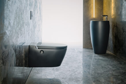 Čierna sprchovacia toaleta LAUFEN s diaľkovým ovládaním a splachovacím panelom