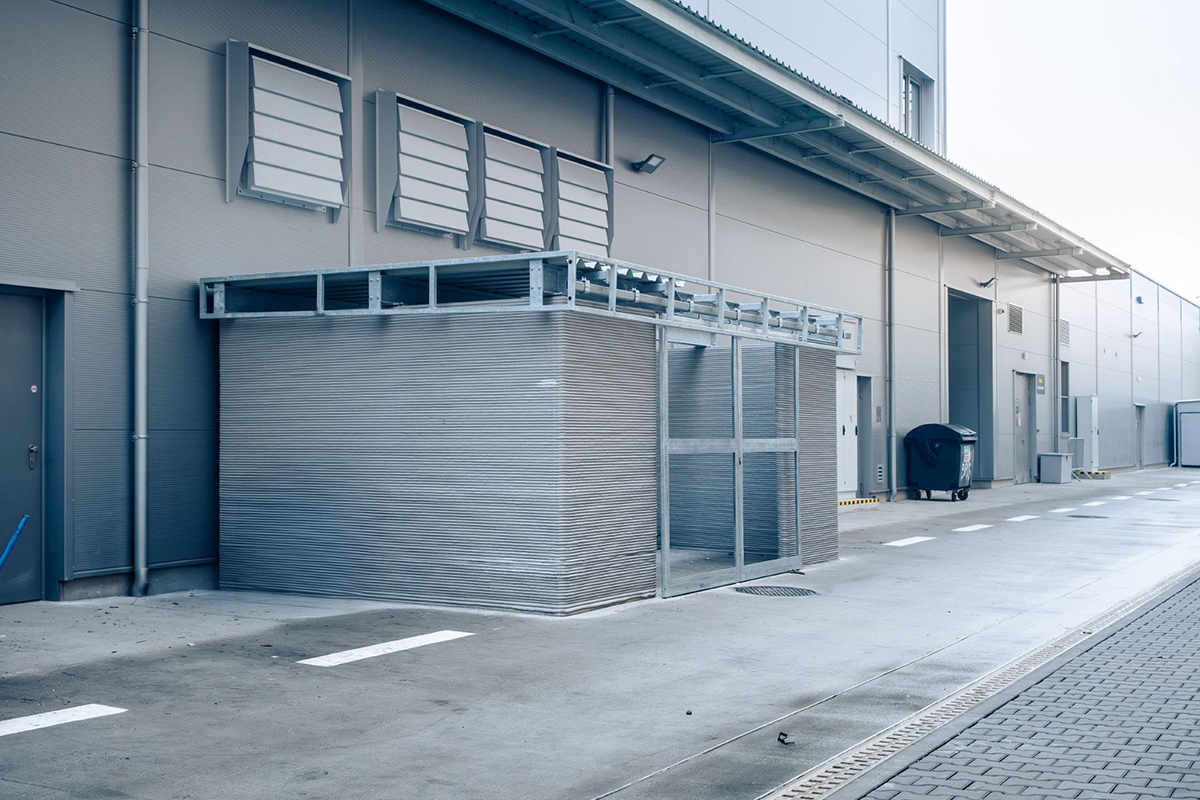 3D tlačený objekt odpadového hospodárstva pri OC Klokan, pohľad zboku