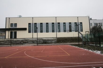 Súčasťou areálu sú aj pobytové schody, ktoré budú využívané najmä v lete.