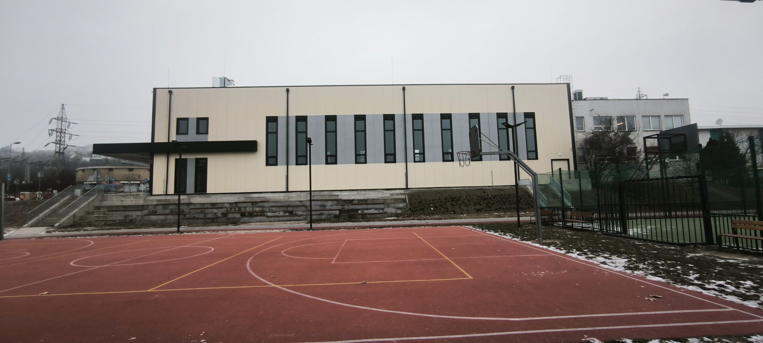 Súčasťou areálu sú aj pobytové schody, ktoré budú využívané najmä v lete.