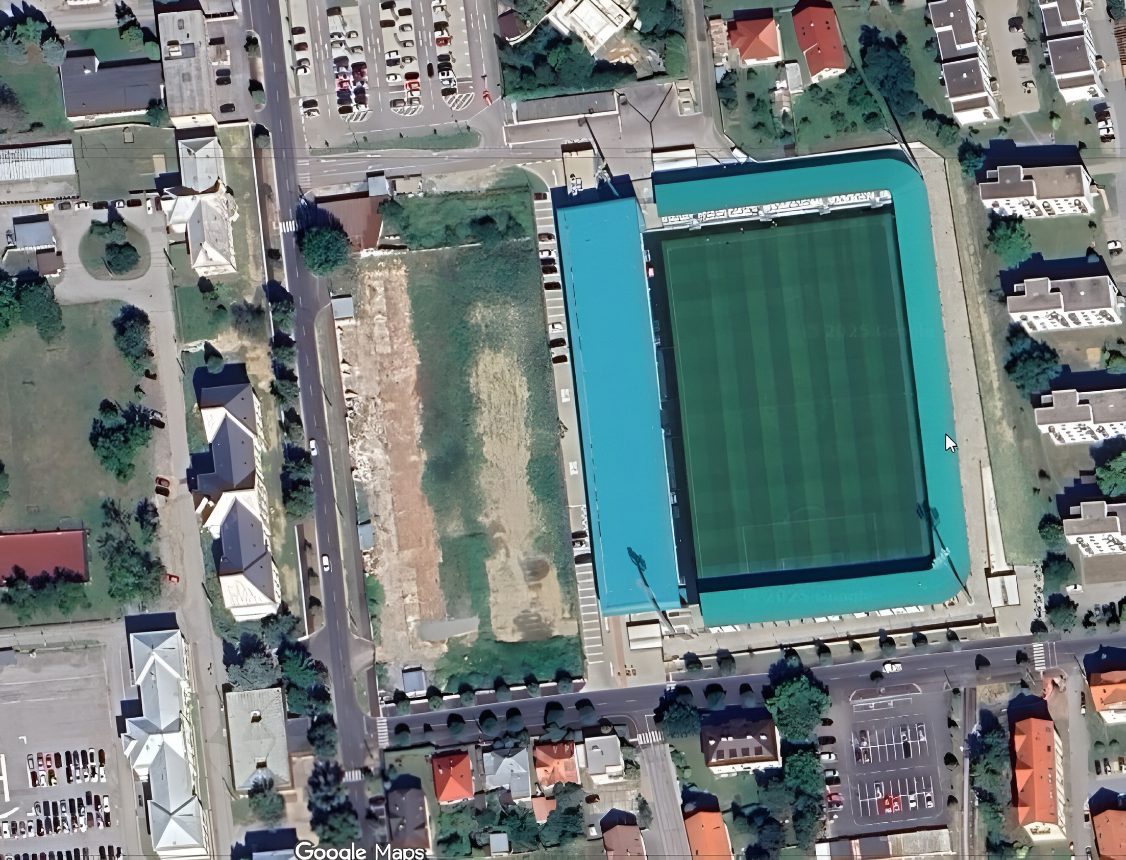 Pozemok pre bytový komplex sa nachádza pri nároží ulíc Čapajevova a Björnsonova.