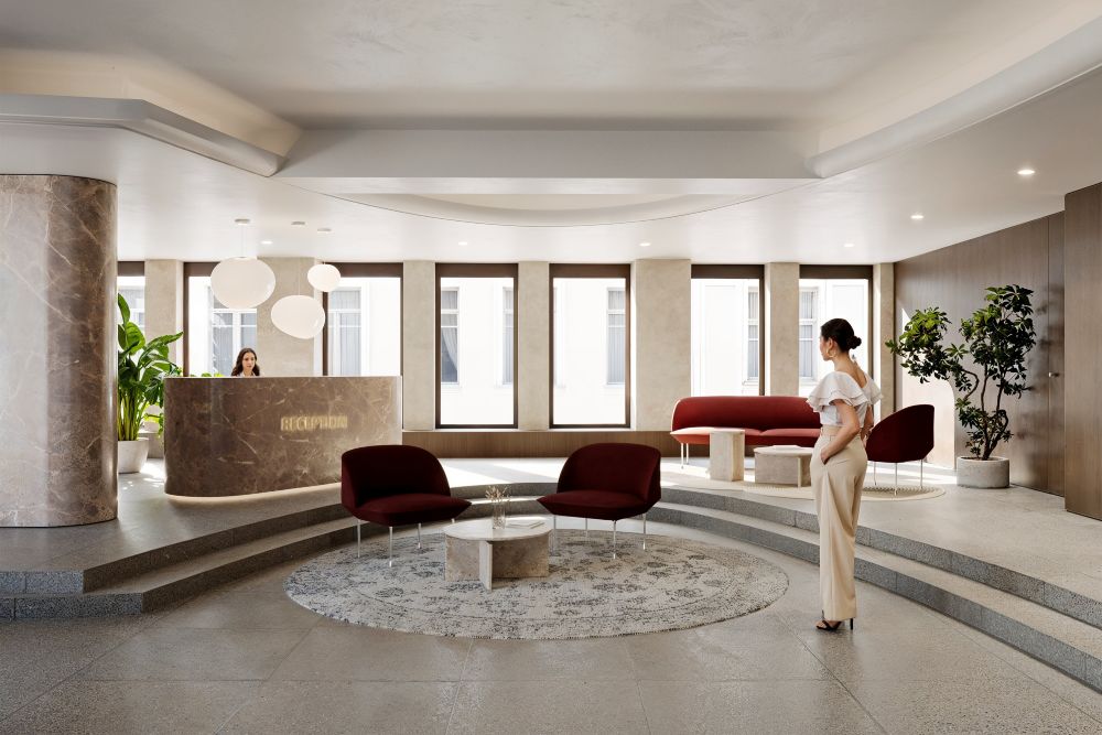 Interiér lobby dodáva prízemiu STAR 6 Residence vkus a priestor